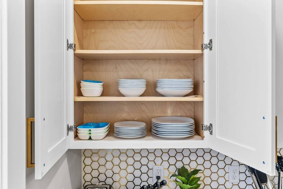 Fully stocked kitchen to meet your needs, including place settings for 8 and a few dishes for the little ones.