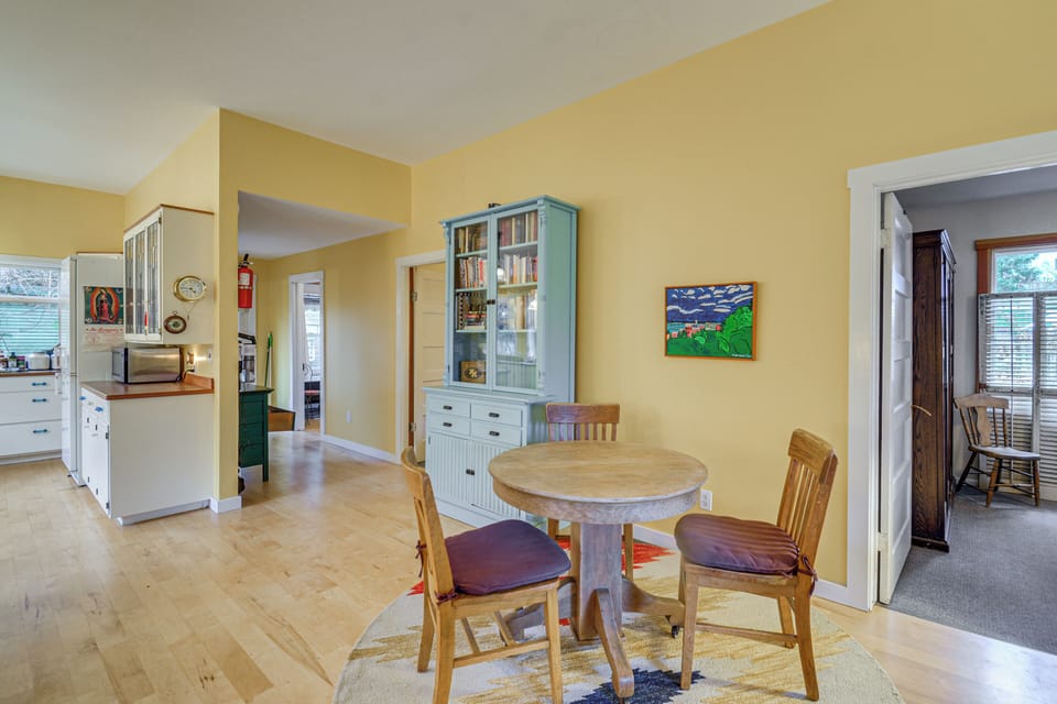 Dining Area | Dining Table | Dishware/Flatware
