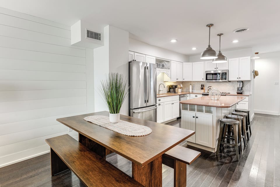 Kitchen & Dining Area