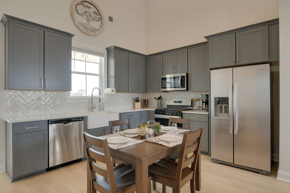 Kitchen | Dining Table