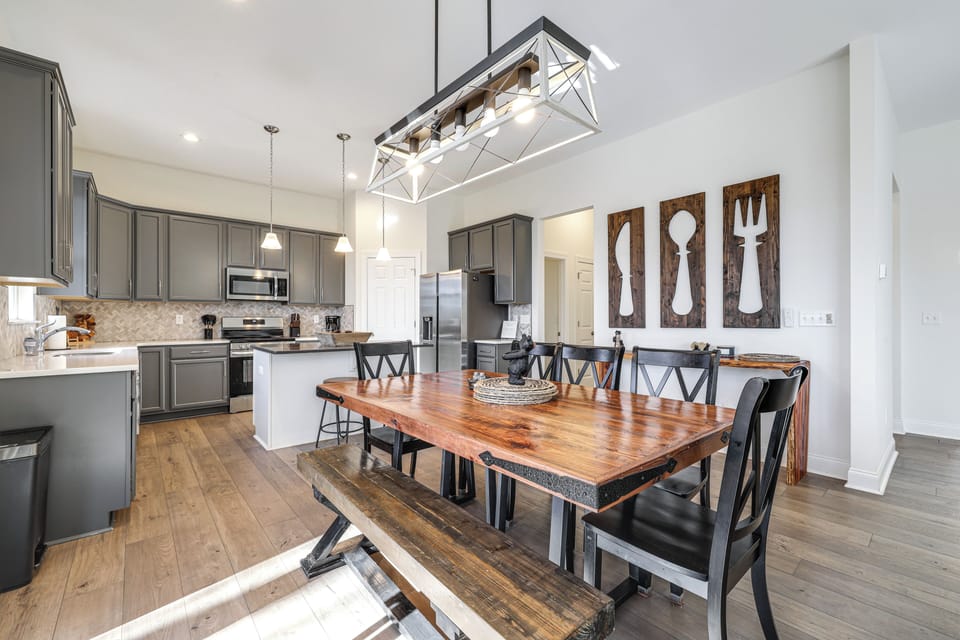 Kitchen & Dining Area | Main Floor