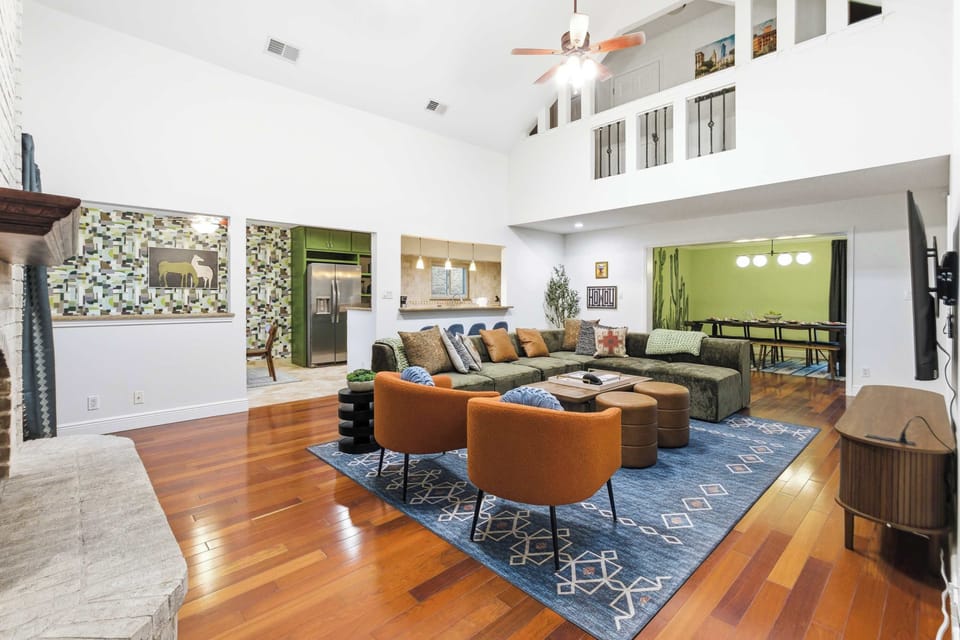 Bright, open, and inviting—the living room is perfect for relaxing or entertaining.