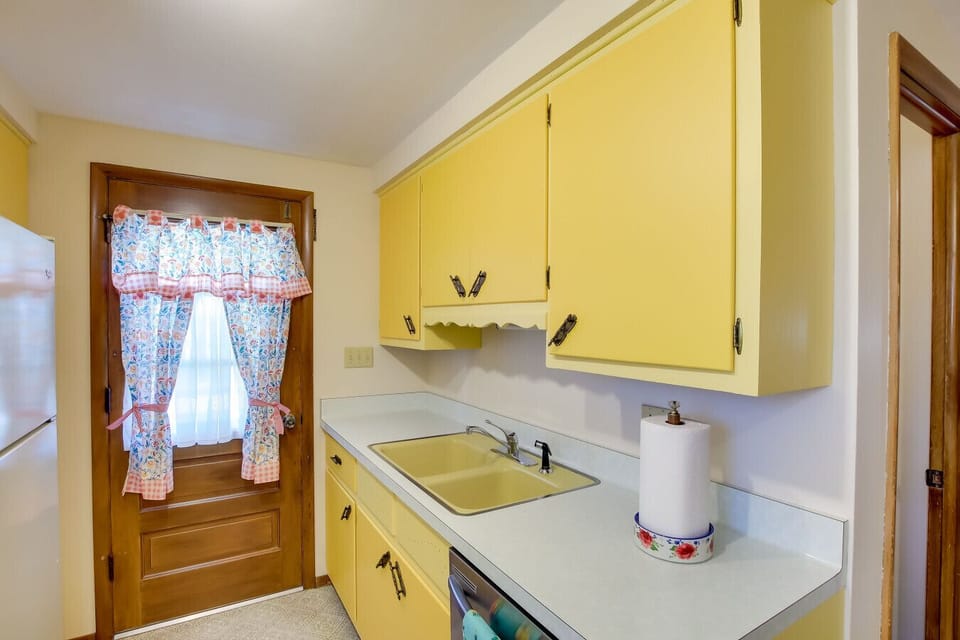 Kitchen | Double Sink | Exterior Door Access & Countertop Space