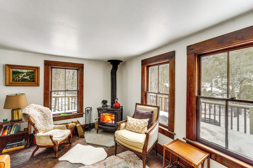 Pine Hill Vacation Rental | 3BR | 1.5BA | 1,100 Sq Ft | Stairs to Enter