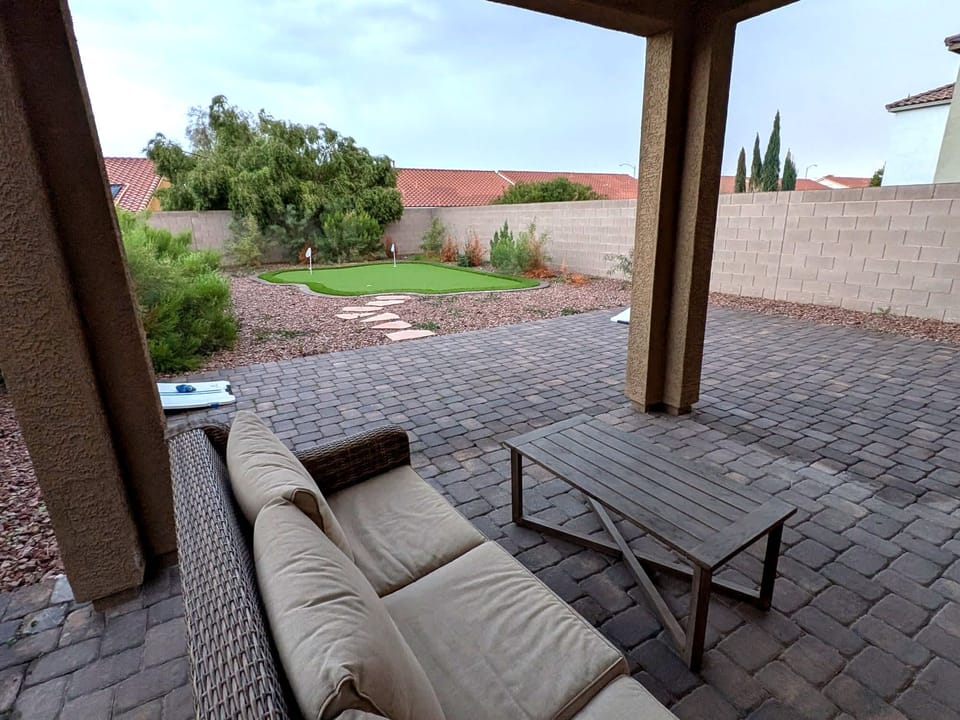 Spacious 5BR Near Strip | Putting Green | Pet Frie House in Spring Valley