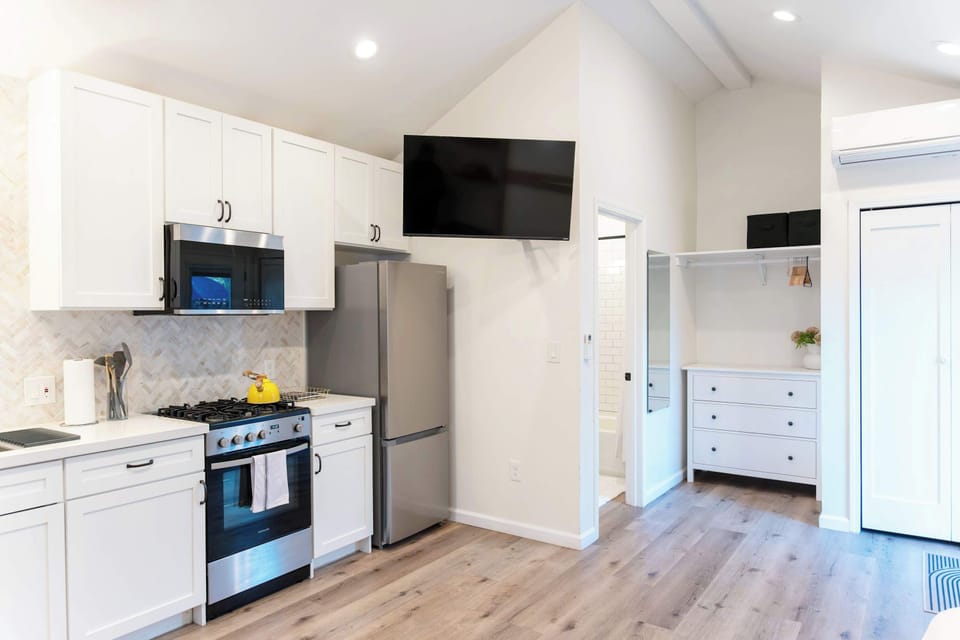 Charming Bungalow near Midtown Sacramento House in Sacramento