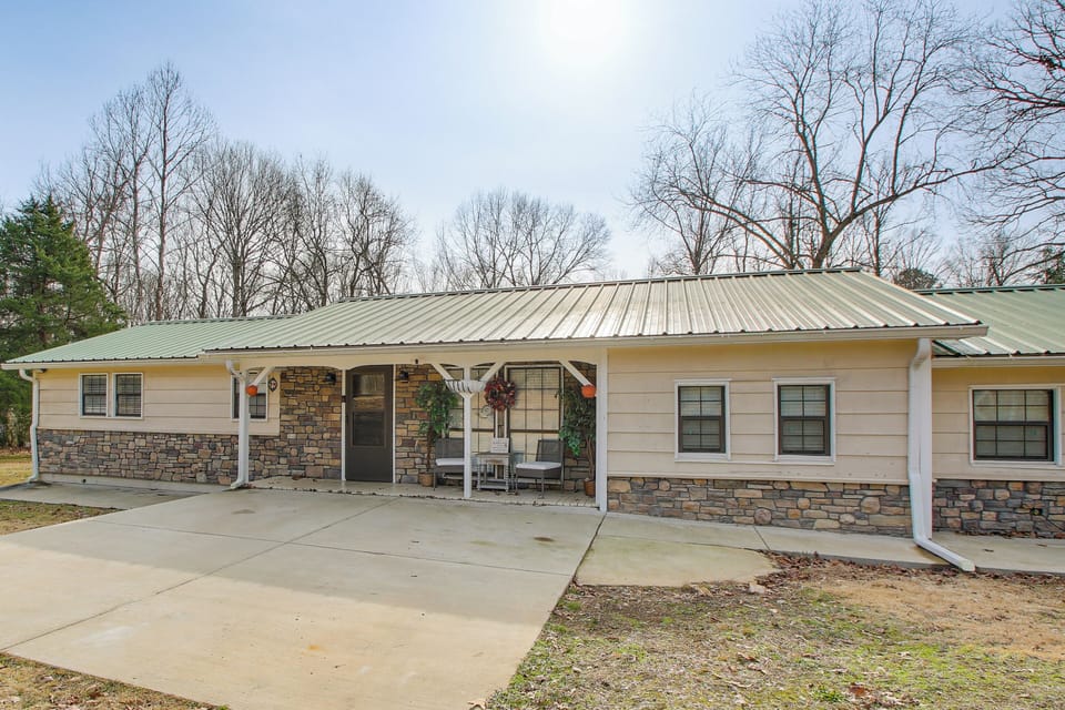 Circular Driveway Parking (5 Vehicles)