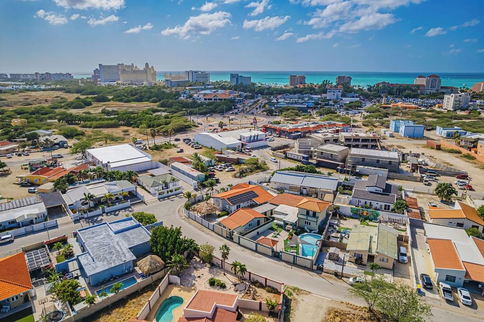 Perfectly located near Aruba’s top beaches, dining, and entertainment.