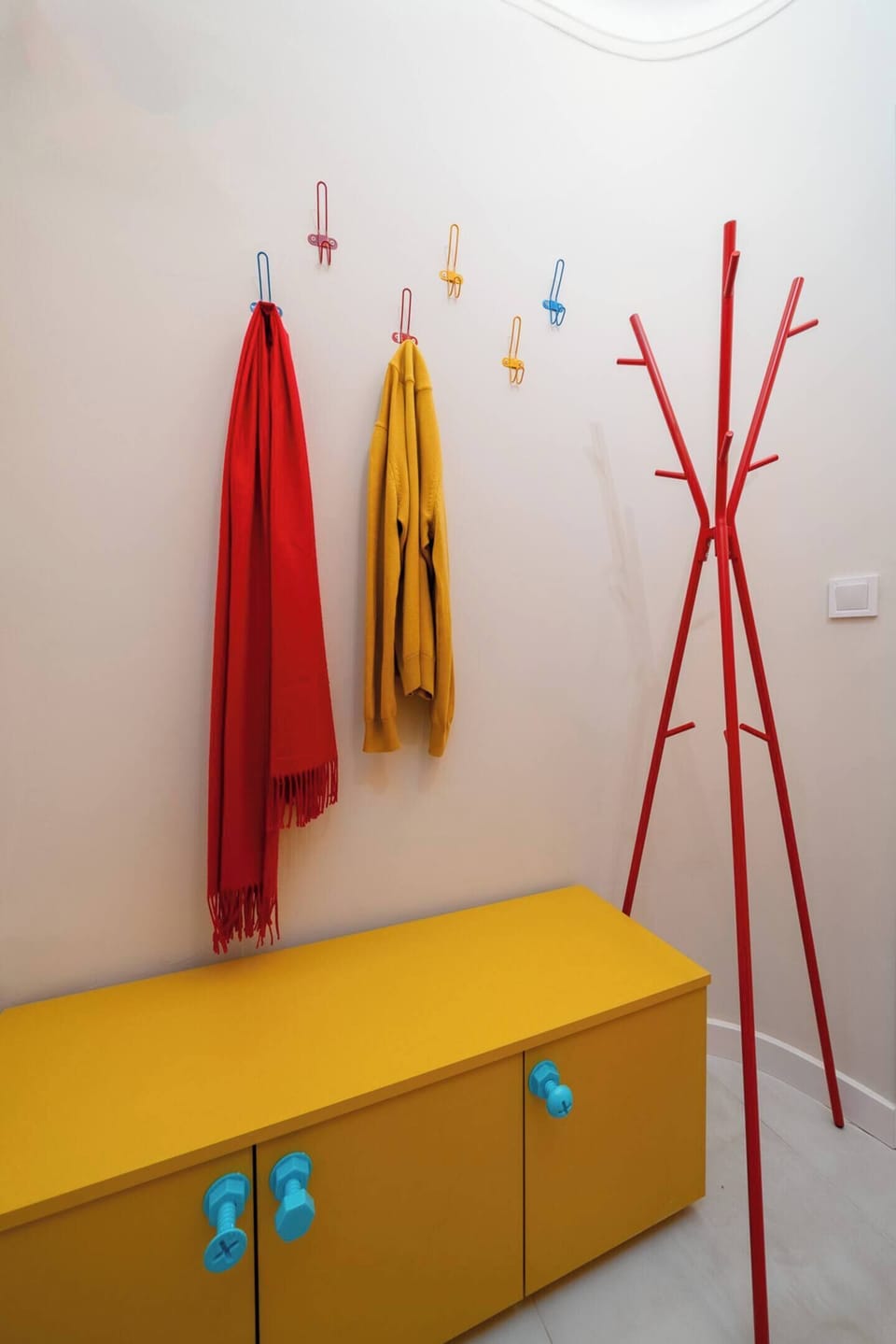 Your arrival, sorted — a dedicated entrance area with everything in its place, so you can unpack and unwind immediately