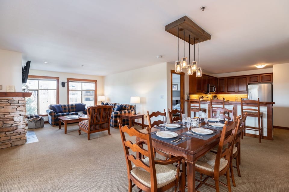 Seating for 8 at the kitchen table