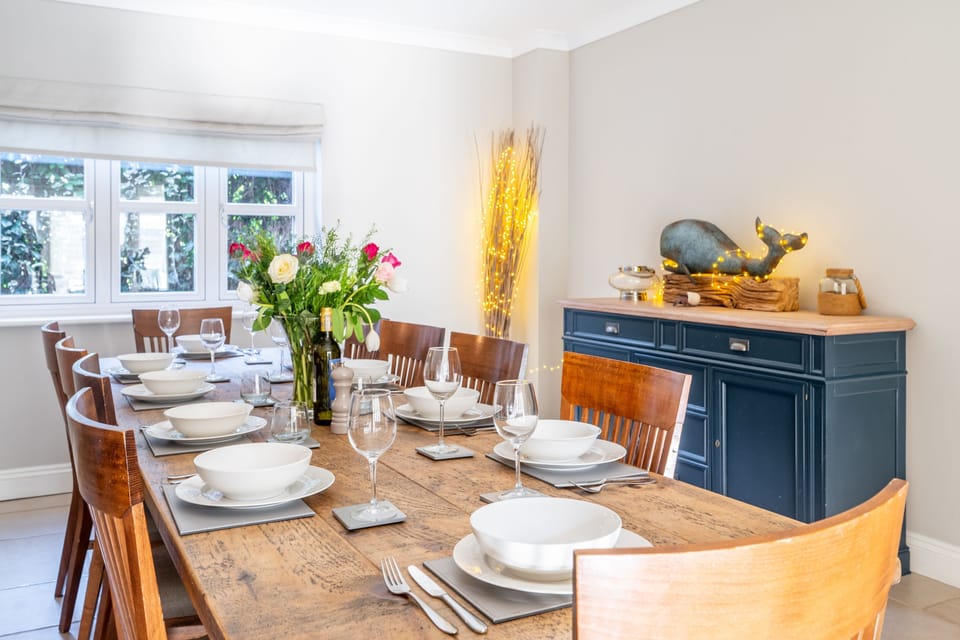 Ground floor: Dining room that comfortably accommodates ten people