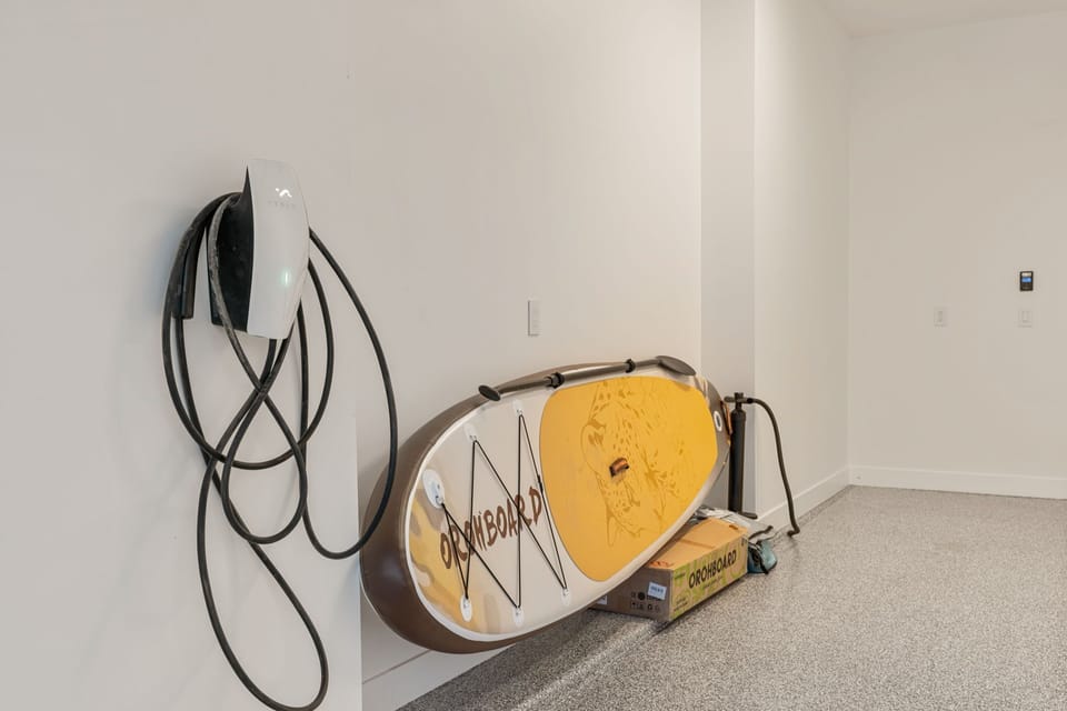 Unit C - Garage Amenities