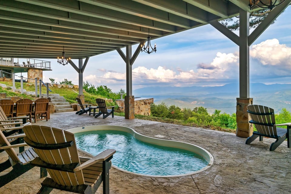 Pool Pavilion w. In-Ground Pool & Mountain Views
