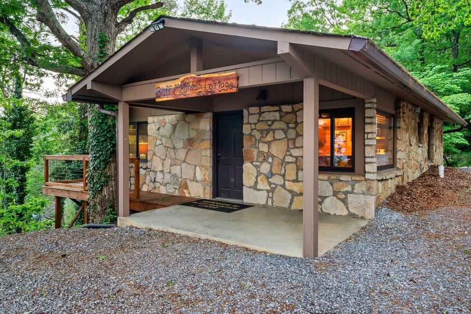 Bluff Mountain Cottage Exterior