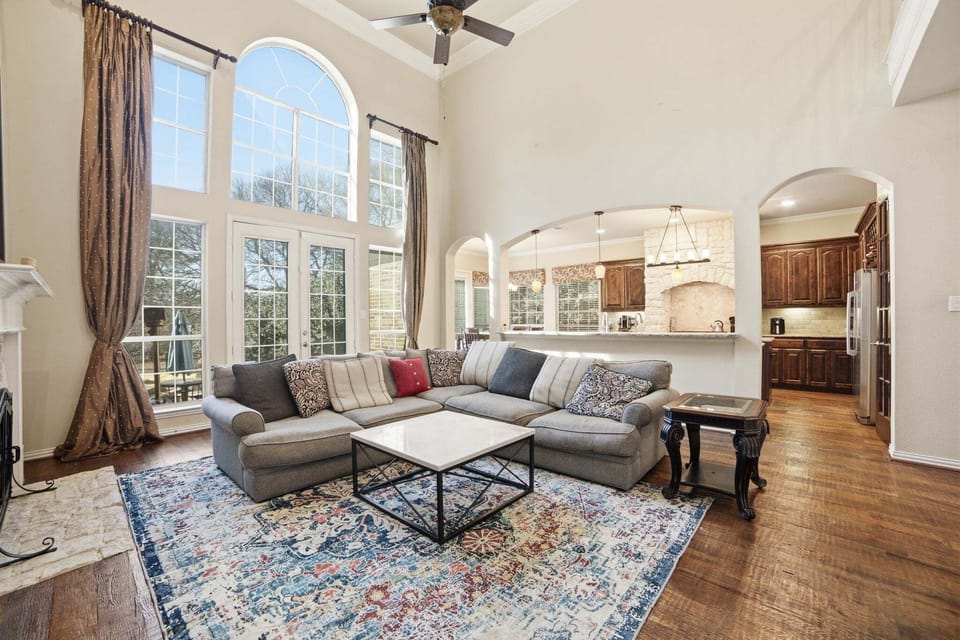 Home Decor, Furniture, Table, Coffee Table, Appliance