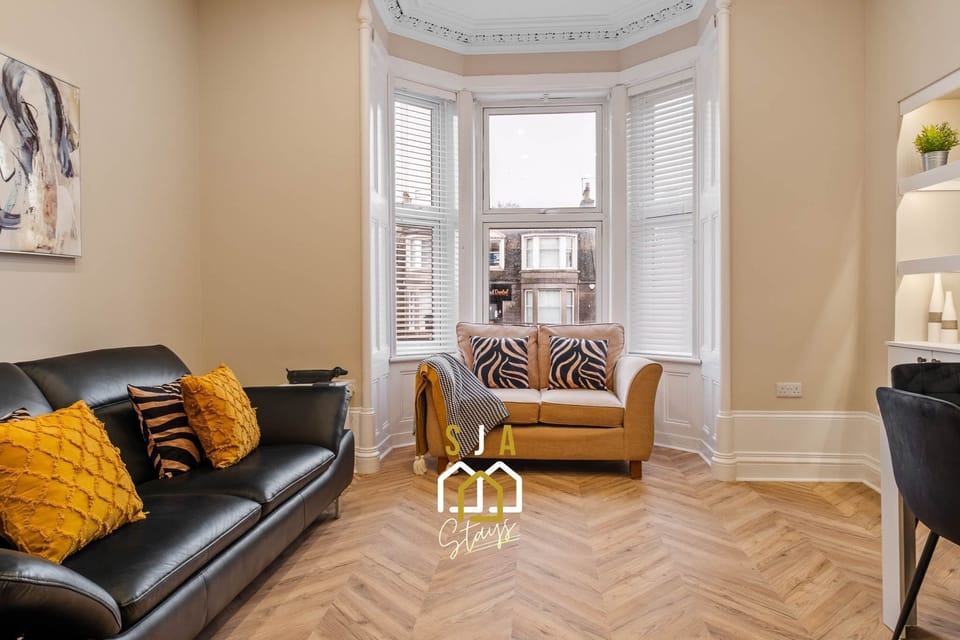 Living Room / Lounge