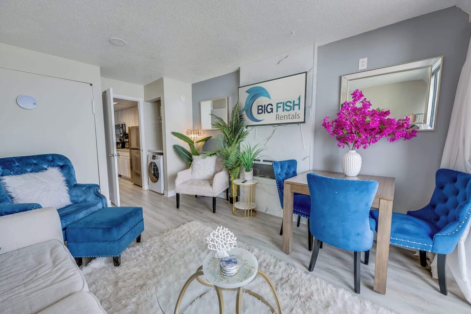 Amazing Living Room, Beautifully Decorated with Amazing Views 🌊🌞🌴
