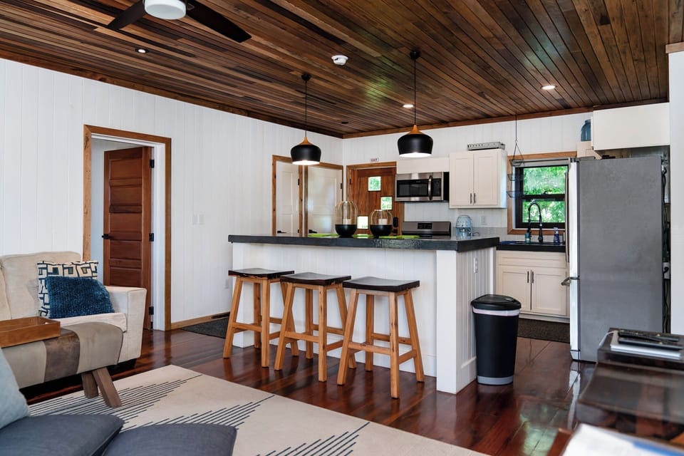 Kitchen Island bar stool seating and Kitchen
