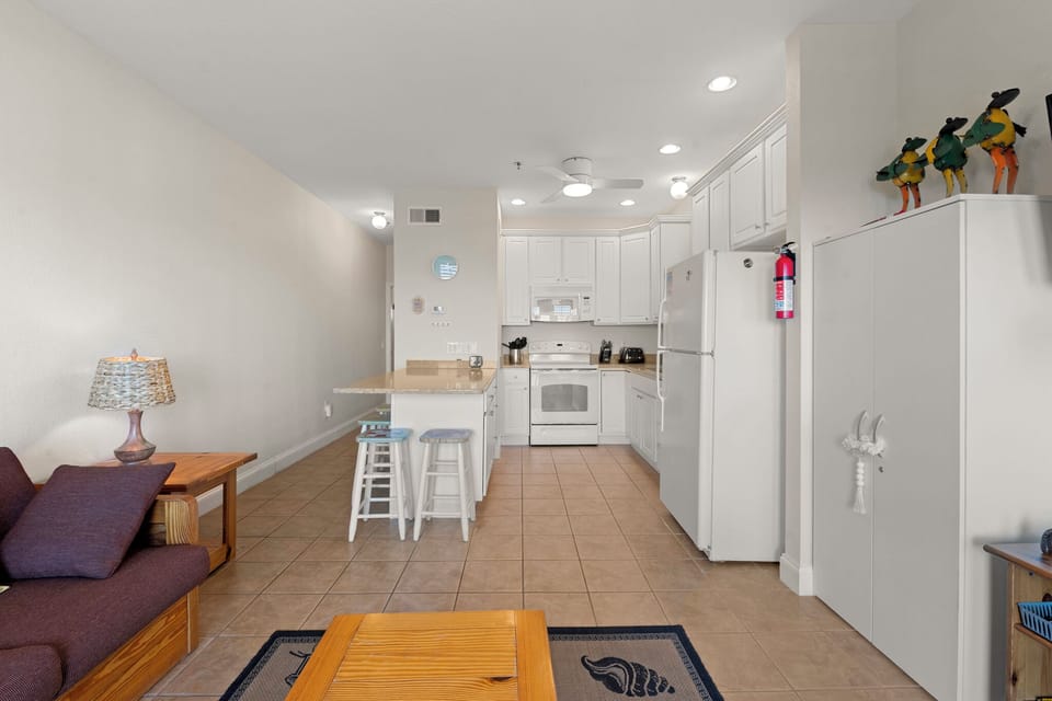 HIHA01: Reel Life | Living Area into Kitchen