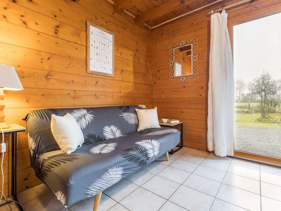 Rustic wooden chalet, pet-friendly Cottage in Brittany