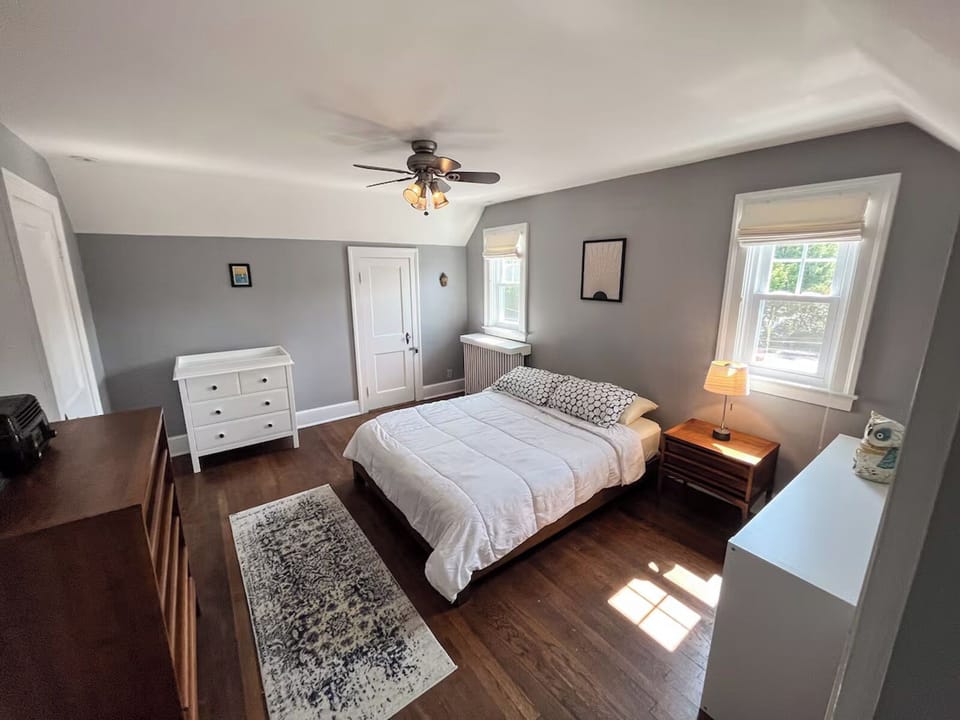 Cozy 1930s Bungalow in North Arlington House in McLean