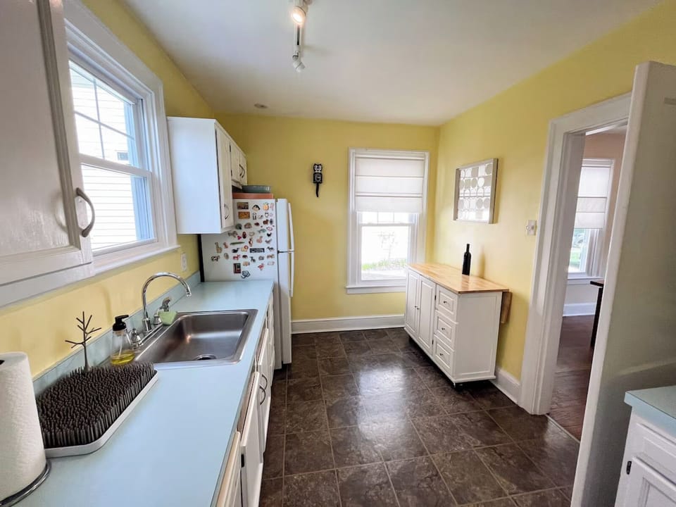 Cozy 1930s Bungalow in North Arlington House in McLean