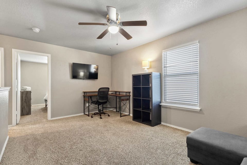 Loft with Laptop Workstation