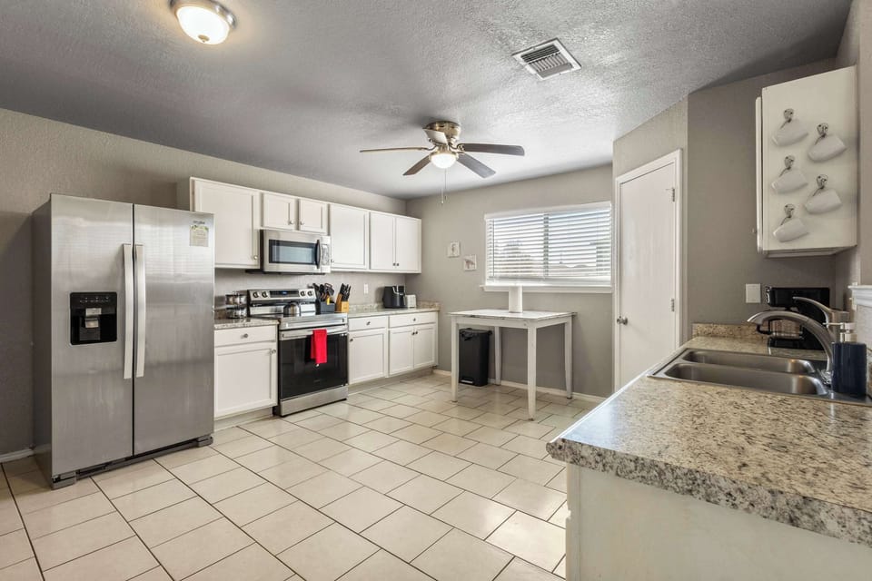 Large Fully Equipped Kitchen  