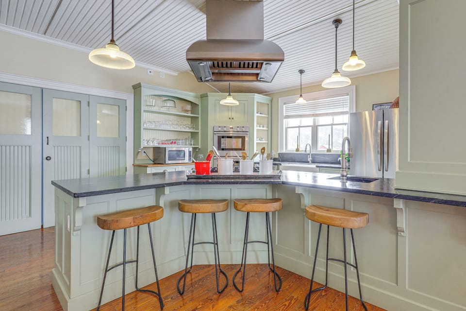 Rupert Vacation Rental | 4BR | 2.5BA | 3,600 Sq Ft