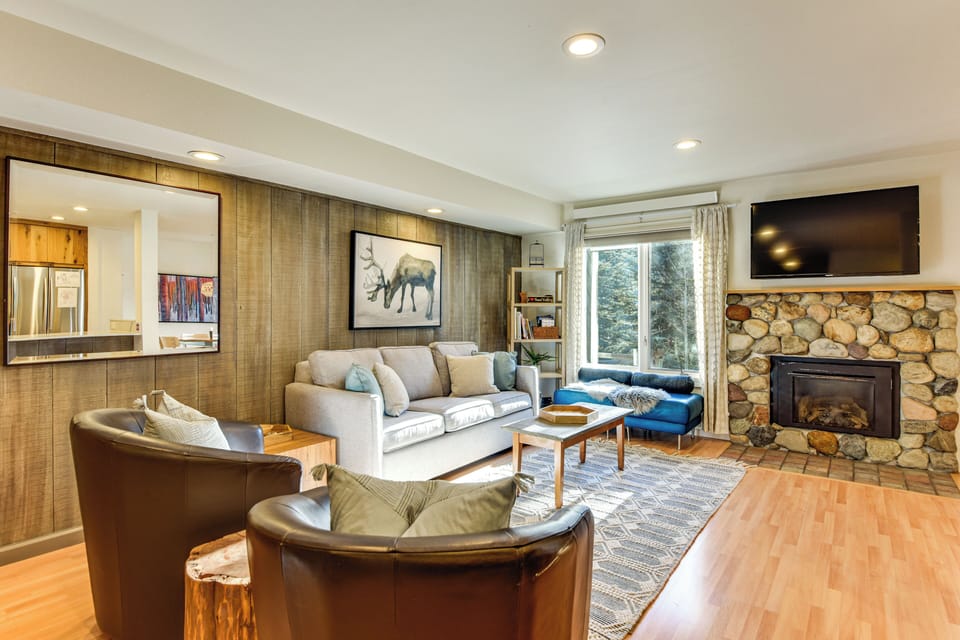 Living Room | Gas Fireplace