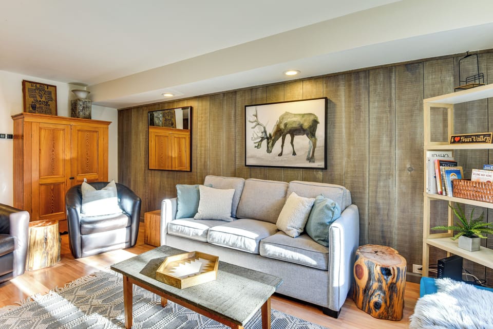 Living Room | Queen Sleeper Sofa