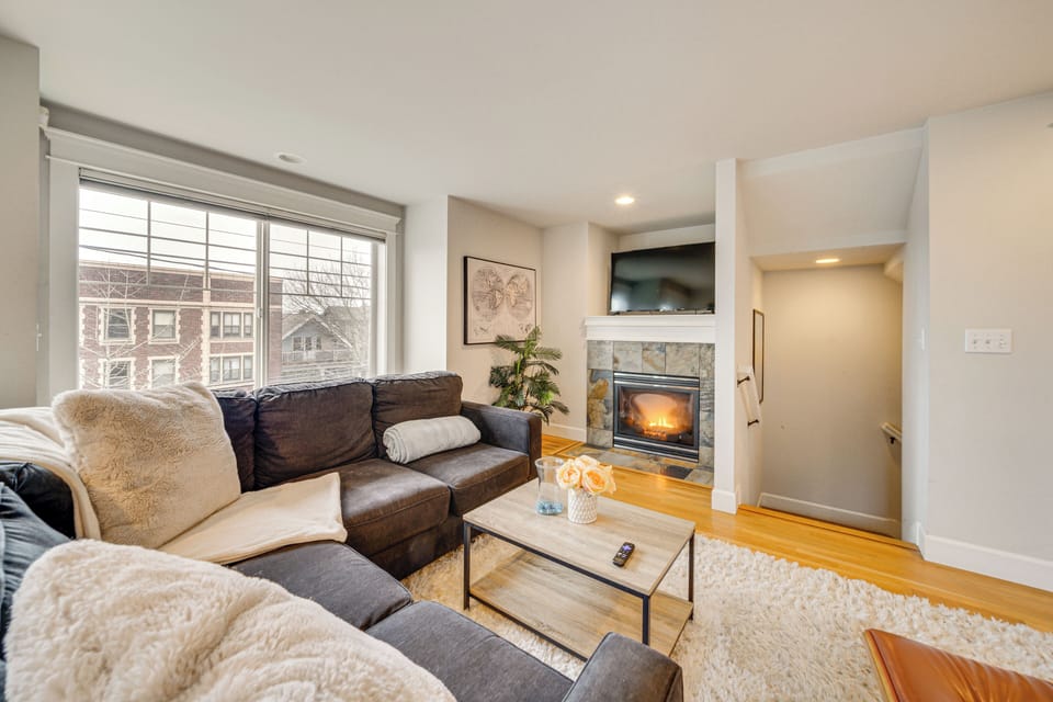 Living Room | Free WiFi | Central Heating | Smart TV | Main Floor