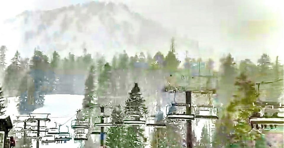 Skiers & Snowboarders hit the slopes fast! just a 5-min walk to Eagle Chair 15!