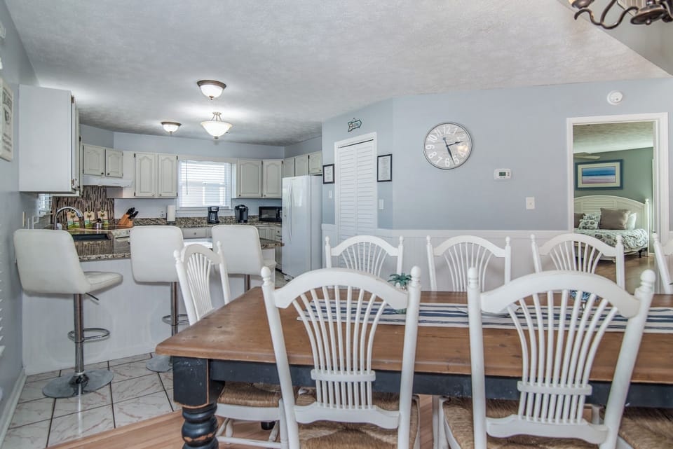 Kitchen - Dining Area