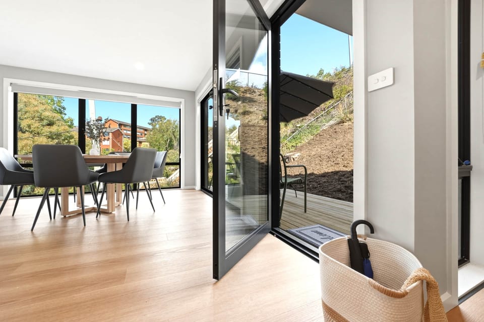 Comfortable space for breakfast or dinner.