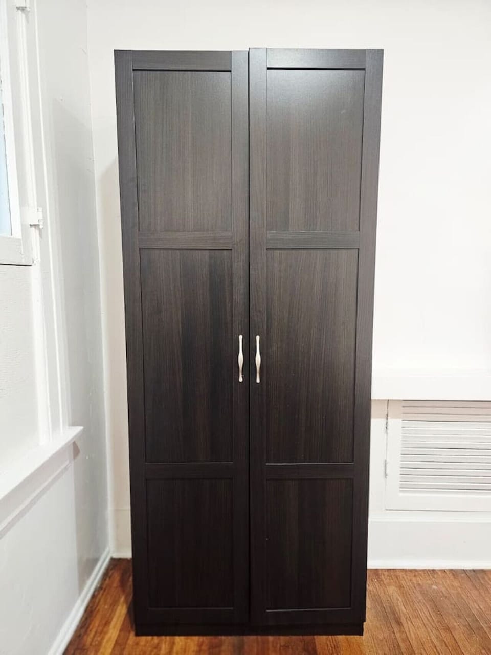 Private -Entry Bedroom Wardrobe