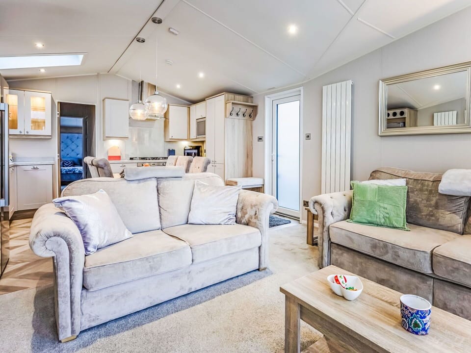 Home, Ceiling, Couch, Living Room, Sofa Bed, Pillow, Hotel, Suite