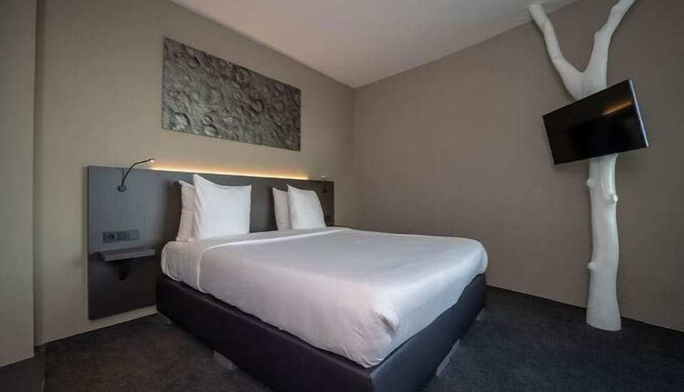 Unit with two Twin beds