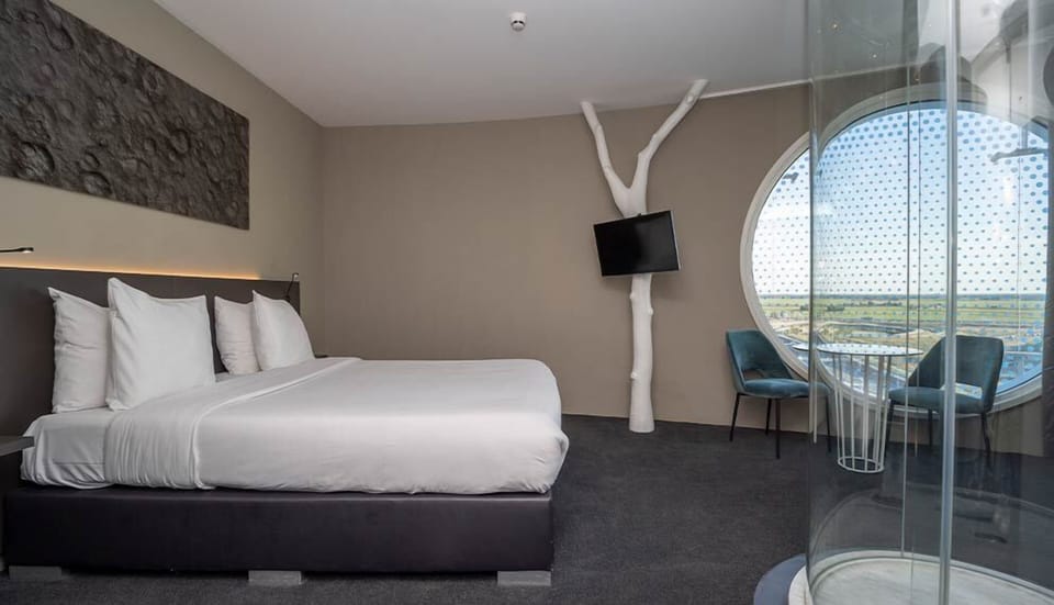 Unit with two Twin beds