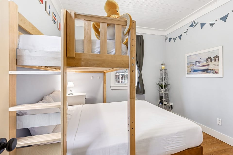 Bunk bedroom