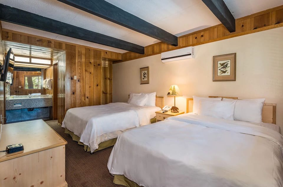 Unit with two Queen beds