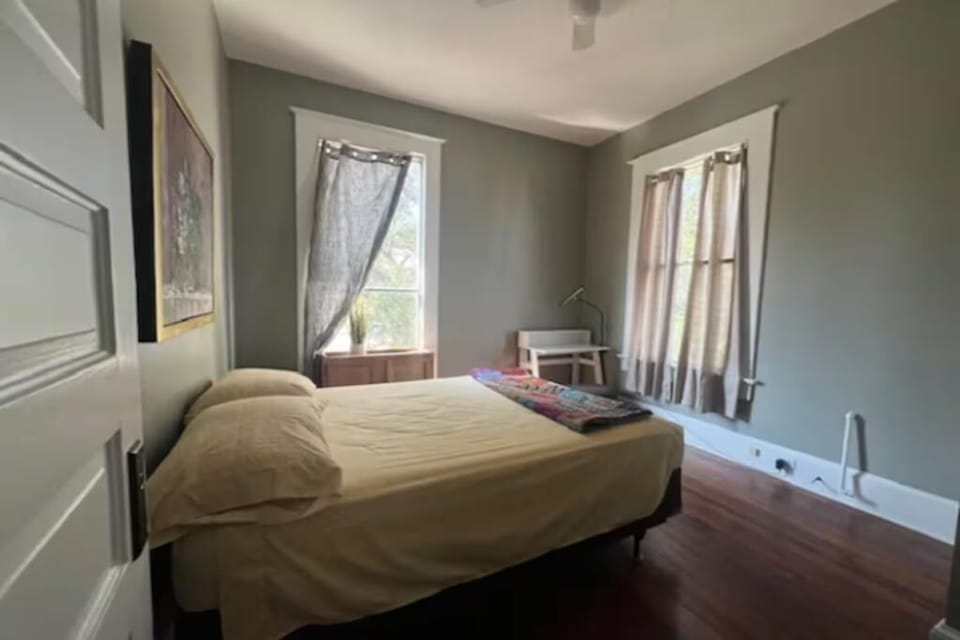 Midtown Suite: Historic charm, Modern convenience. Apartment in Mobile