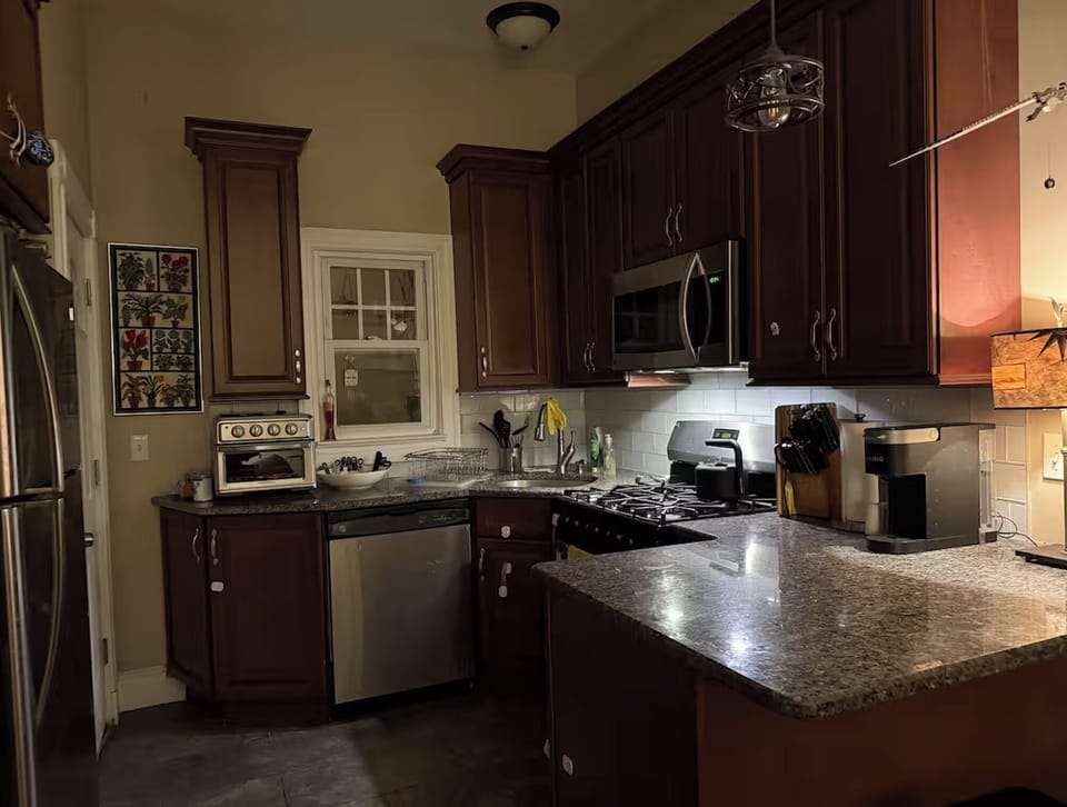 City Lights Landing - Sleeps 5 w/Parking & Patio Apartment in Weehawken