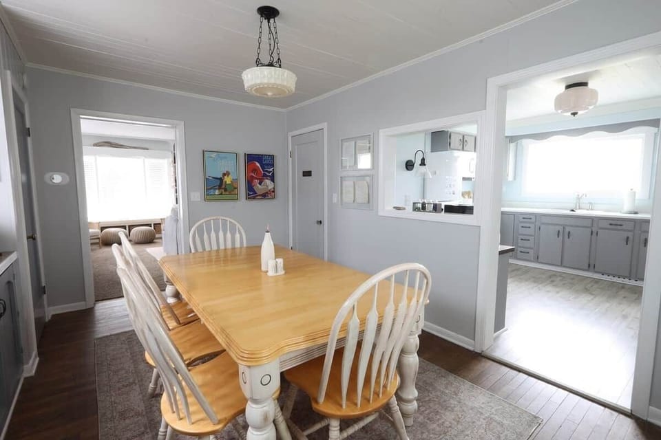 The large dining room features a classic 90s cottage-style dining table with seating for up to eight