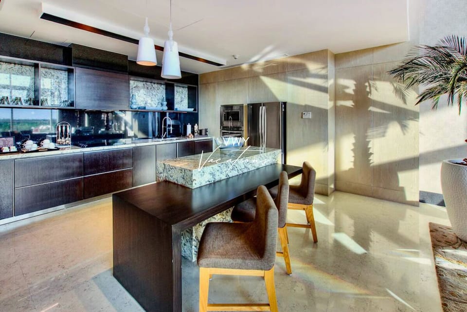 Full kitchen complete w/ cookware & a walk-in pantry with a washer/dryer duo