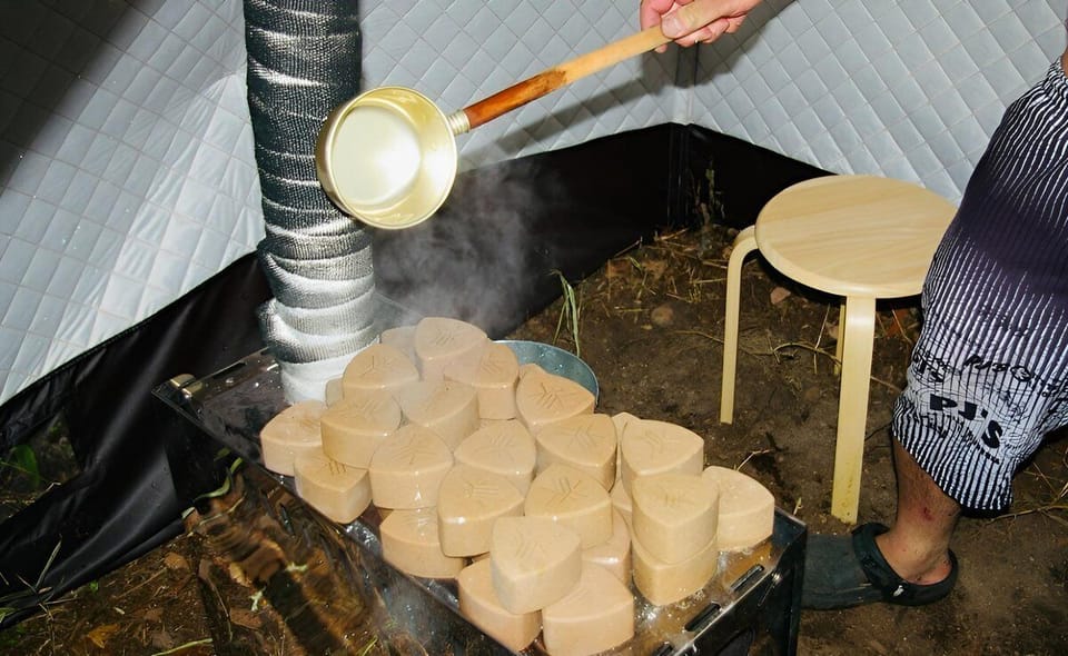 サウナストーンに水をかけて湿度を高めます.jpeg