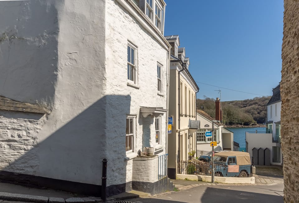 Where pretty streets greet the River Fowey