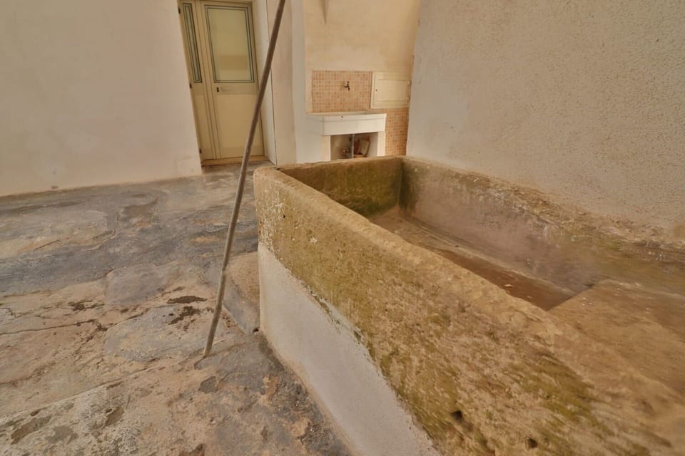 Building Exterior, Room Detail