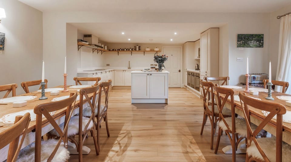 Kitchen dining area at Leonard House, the Cotswolds