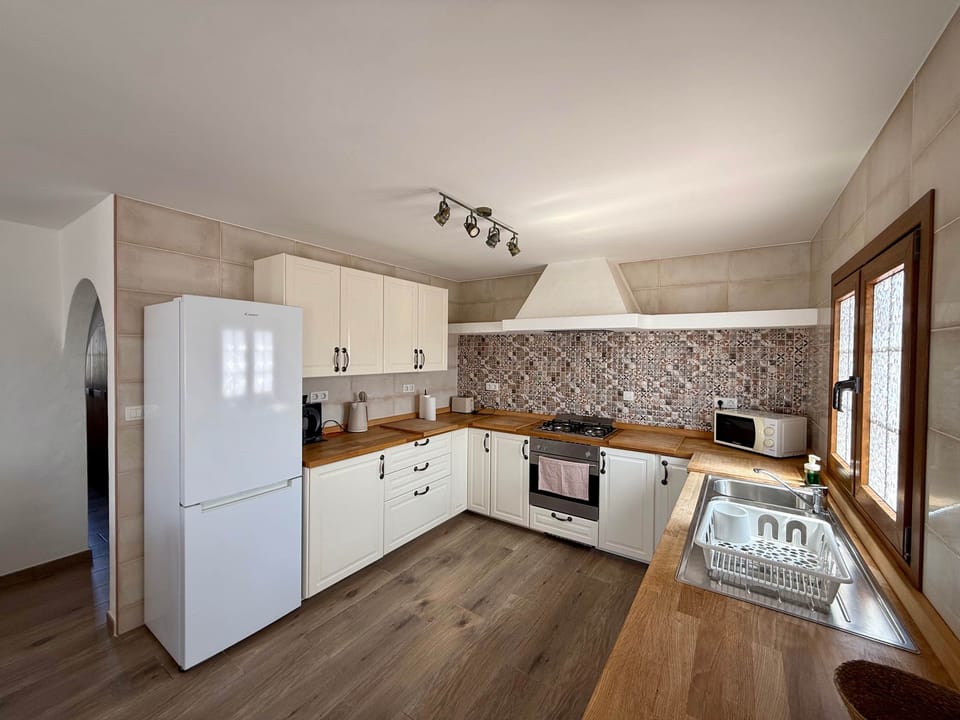 Fully equipped kitchen